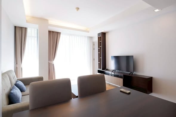 bedroom and living room of Focus Ploenchit