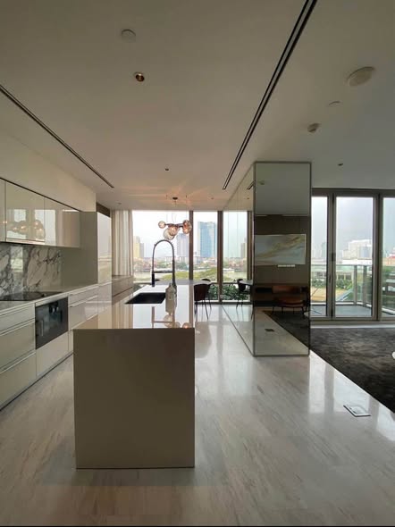 kitchen of Four Seasons Private Residences