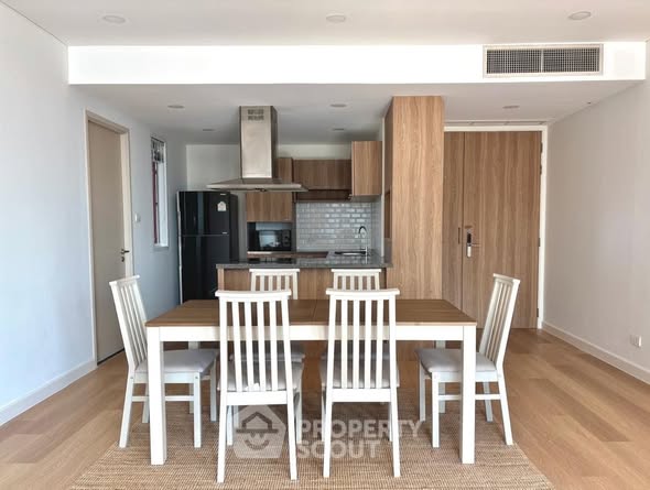 room interior and kitchen of Fullerton Sukhumvit