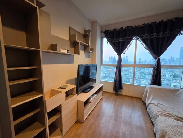 bedroom of Fuse Chan Sathorn