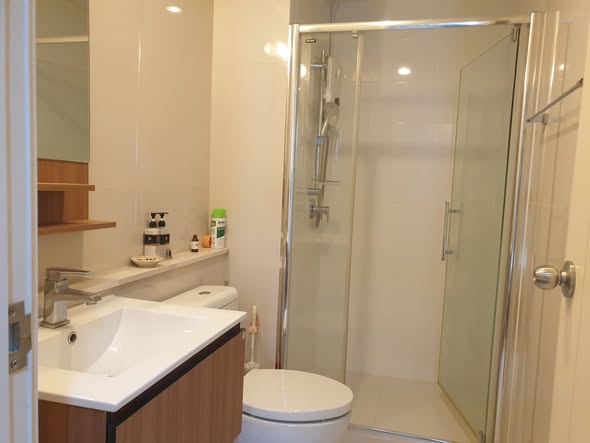 room interior and bathroom of Fuse Chan Sathorn
