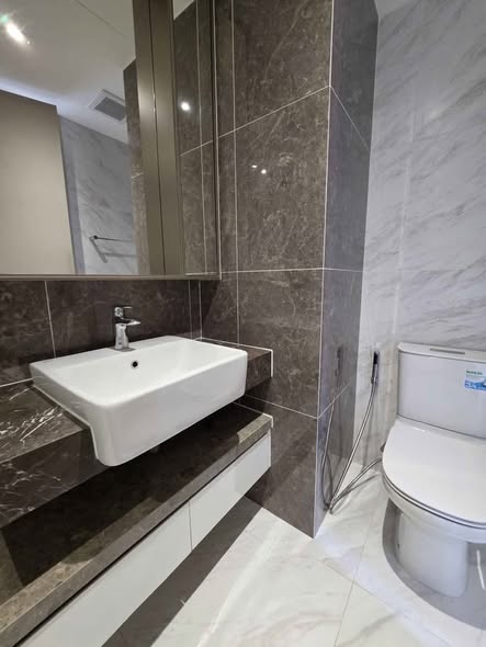 bathroom of Fynn Asoke