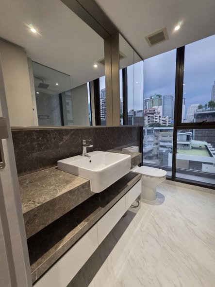 bathroom of Fynn Asoke