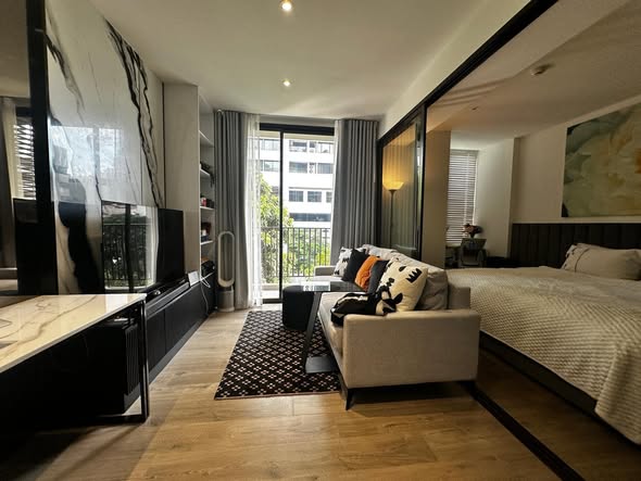 bedroom of Fynn Asoke