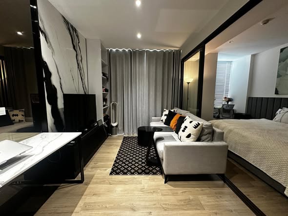 bedroom of Fynn Asoke