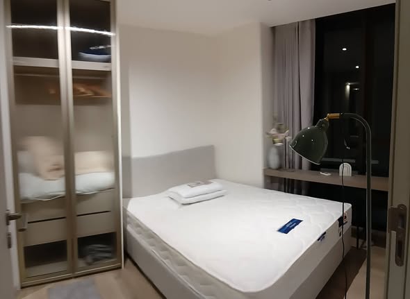 bedroom of Fynn Asoke