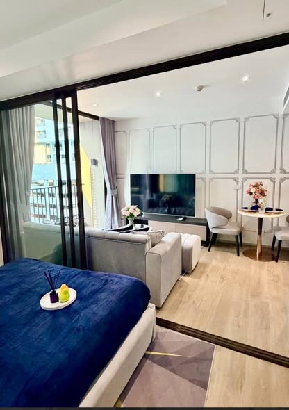 bedroom and living room of Fynn Asoke