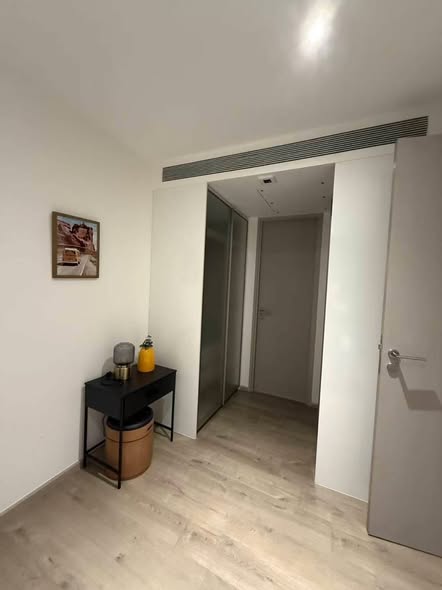 bedroom and room interior of Fynn Asoke