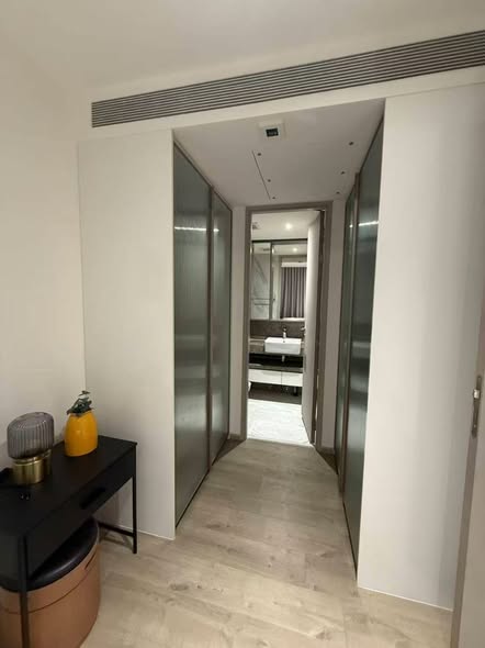 bedroom and room interior of Fynn Asoke