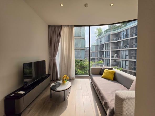 living room and bedroom of Fynn Asoke