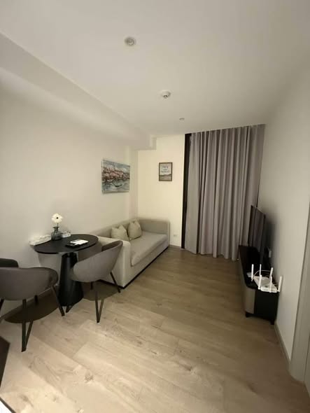 living room and bedroom of Fynn Asoke