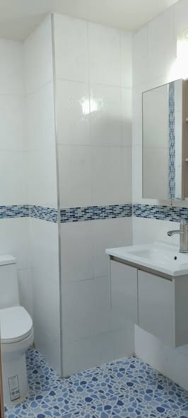 bathroom of Garden Court