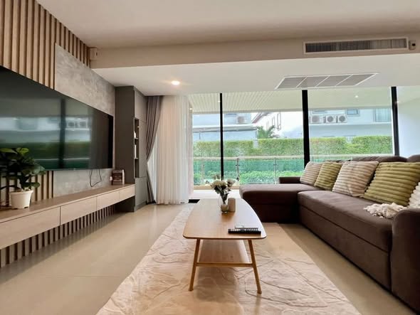 living room and bathroom of Gardenia