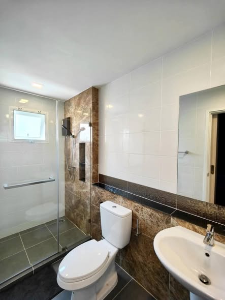 room interior and bathroom of Golden Neo Bangna-Kingkaew
