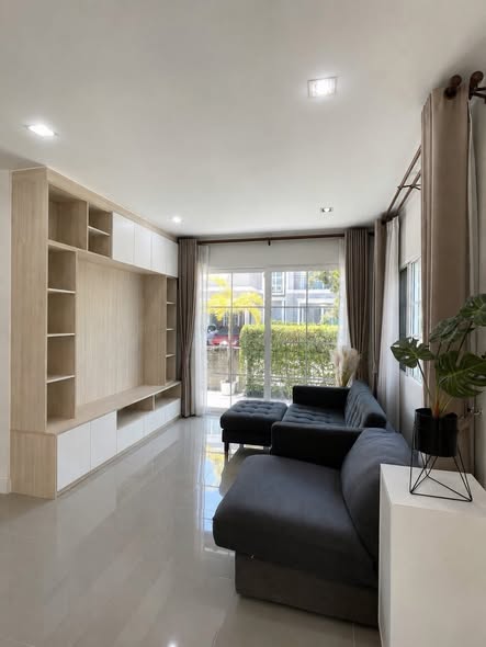 bedroom and living room of Golden Neo Ngamwongwan-Prachachuen