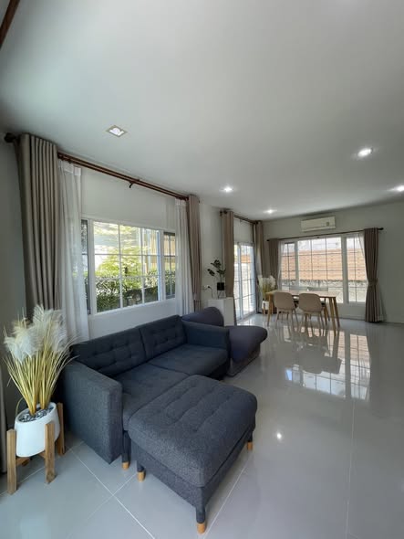 living room and bedroom of Golden Neo Ngamwongwan-Prachachuen