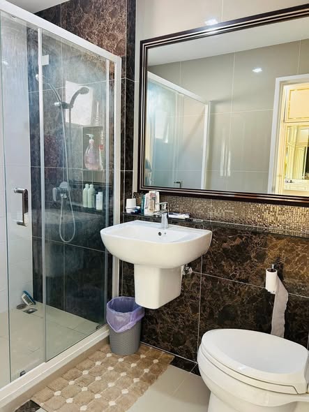 bathroom of Golden Neo Sathorn Village