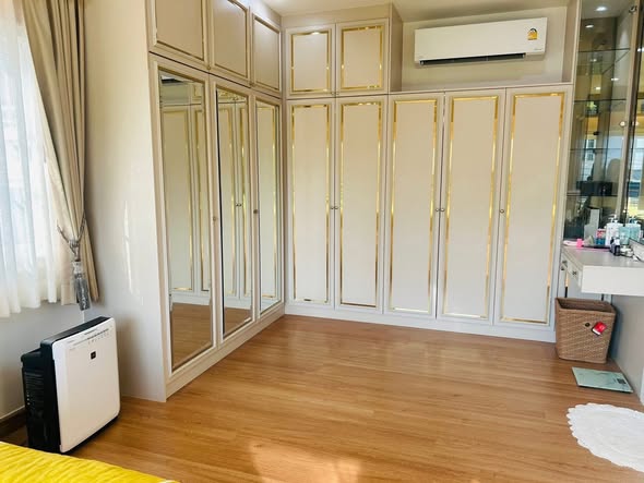 room interior of Golden Neo Sathorn Village