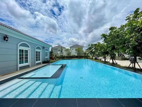 pool of Golden Neo, Sukhumvit LaSalle