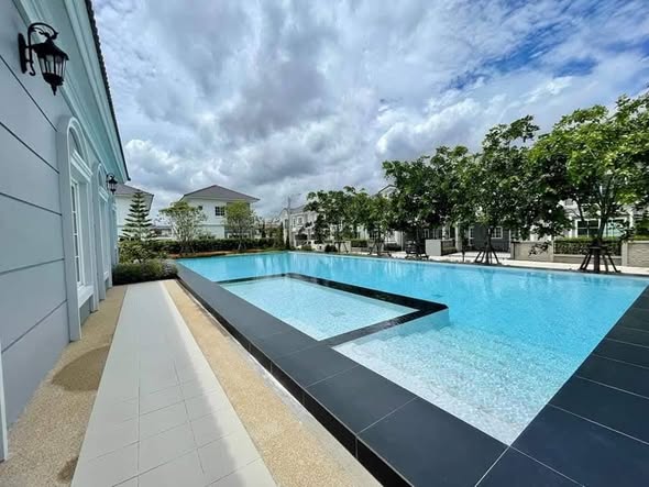 pool of Golden Neo, Sukhumvit LaSalle