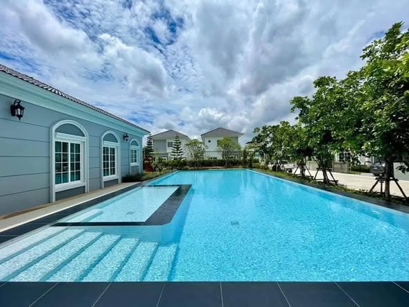 pool of Golden Neo, Sukhumvit LaSalle