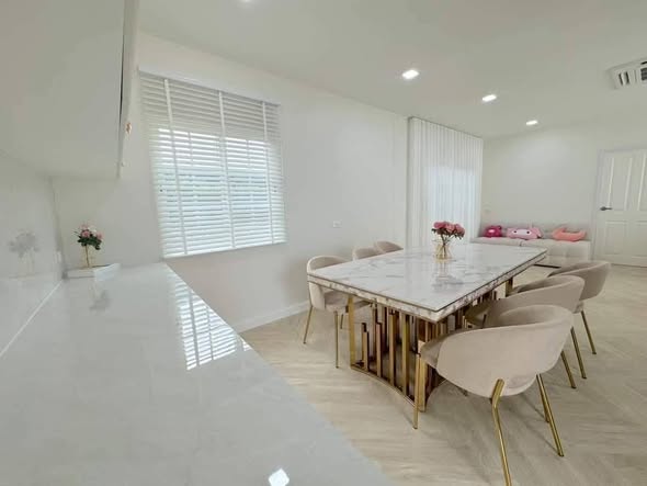 room interior of Golden Neo, Sukhumvit LaSalle