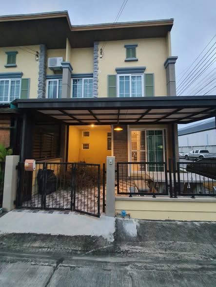 Golden Town, Nonthaburi – BTS some betel.