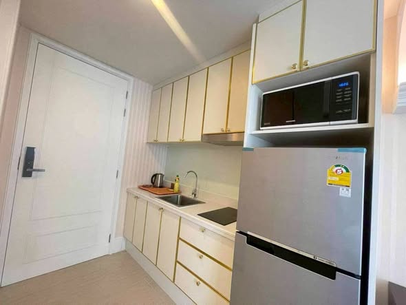 kitchen of Grand Florida Beachfront Condo Resort Pattaya