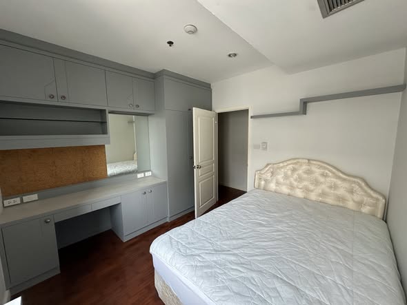 bedroom of Grand Langsuan Condominium