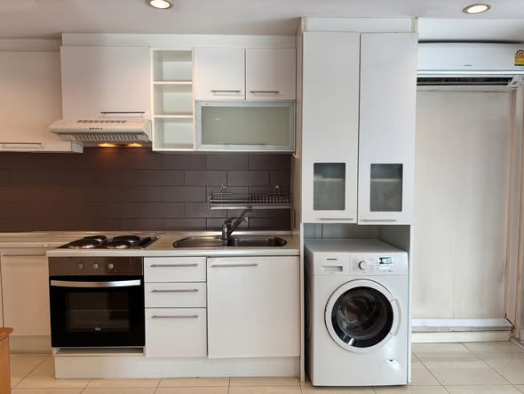 kitchen of Grand Park View Asok