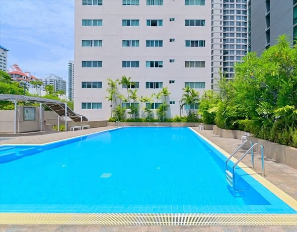 pool of Grand Park View Asok