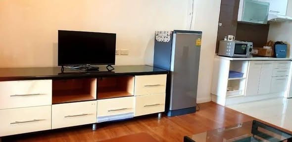 room interior of Grand Park View Asok