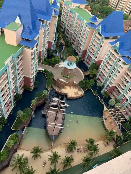 pool of Grande Caribbean Condo