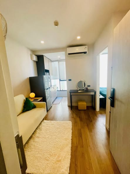 bedroom and room interior of Groove Ratchada-Rama 9