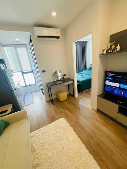 living room and bedroom of Groove Ratchada-Rama 9