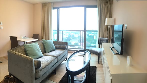 bedroom and living room of H Sukhumvit 43 Condominium