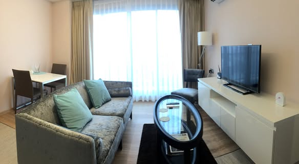 bedroom and living room of H Sukhumvit 43 Condominium