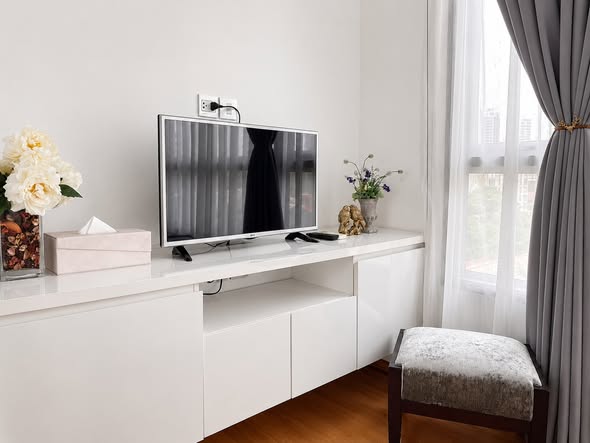 bedroom and living room and room interior of H Sukhumvit 43 Condominium