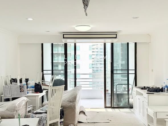 living room and room interior of H Sukhumvit 43 Condominium
