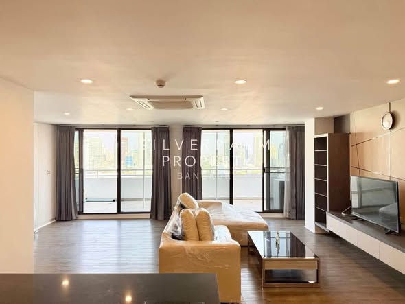living room and room interior of H Sukhumvit 43 Condominium