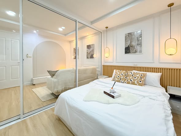 bedroom of Happy Condo Rachada 18