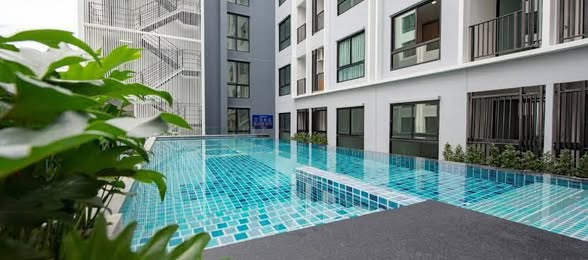 pool of HI Sukhumvit 93