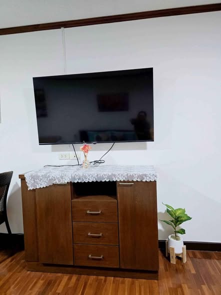 room interior of Hillside Condo 4