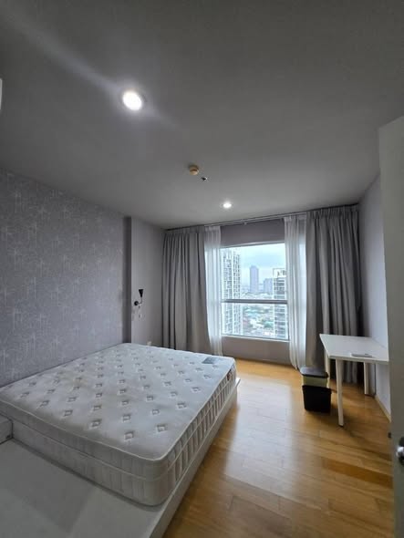 bedroom of Hive Sathorn