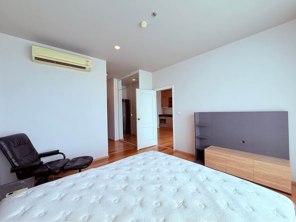 bedroom of Hive Sathorn