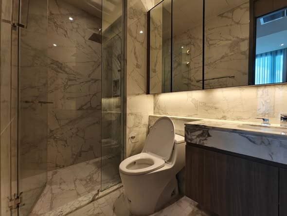 bathroom of HYDE Heritage Thonglor, Sukhumvit 59 main road
