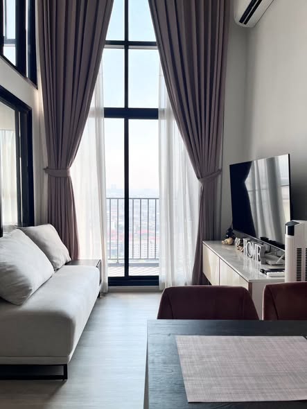 living room of Ideo Charan 70 – Riverview