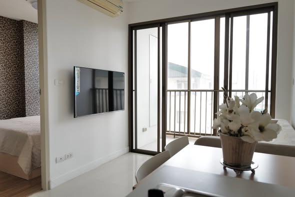 bedroom and room interior of Ideo Mix Sukhumvit 103