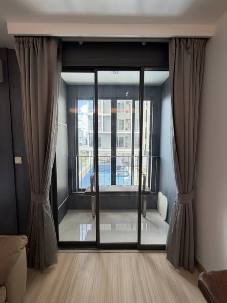 bedroom and room interior of Ideo Mobi Phaya Thai
