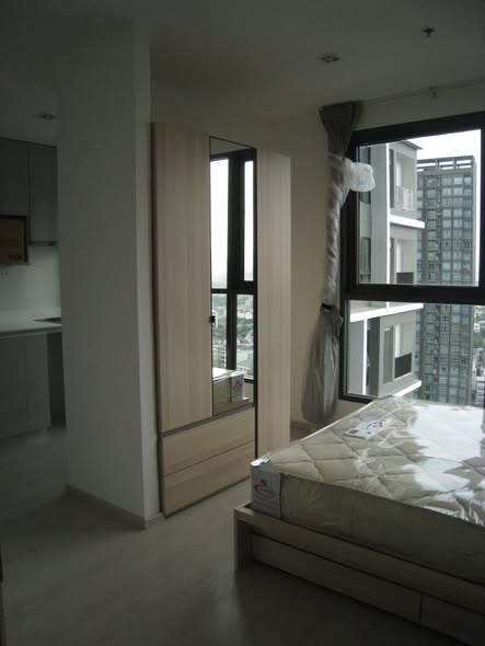 bedroom and room interior of Ideo Mobi Sathorn